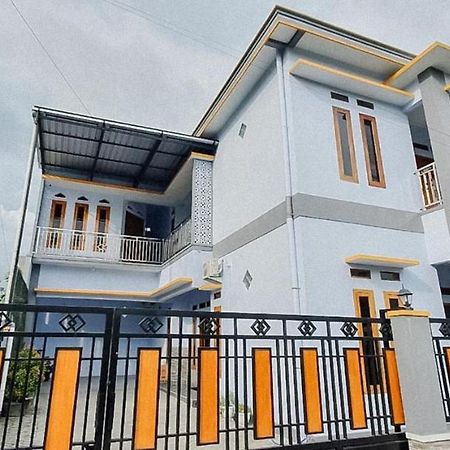 Griya Mbak Tafik Syariah Hotel Gendingan Buitenkant foto