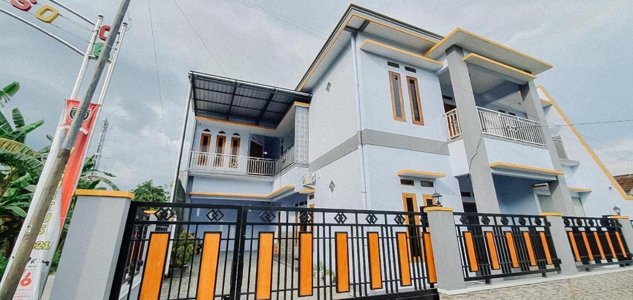 Griya Mbak Tafik Syariah Hotel Gendingan Buitenkant foto